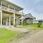 Family-friendly Waterfront Oasis: 7 Miles to Beach