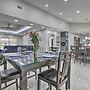 Patio & Grill: Spacious Gem Near Gulf Coast!