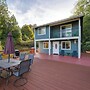 Herron Island Cabin w/ Deck: Walk to Beach!
