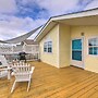 Pet-friendly Townhome, 2 Blocks to Atlantic Beach!