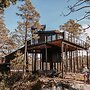 Luxurious Tree Top Cabin by the Lake