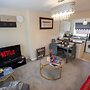 5star Serviced Homes- Free Wifi & Parking, Office