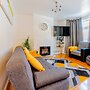Stylish 3-bed House With Free Parking & Wifi