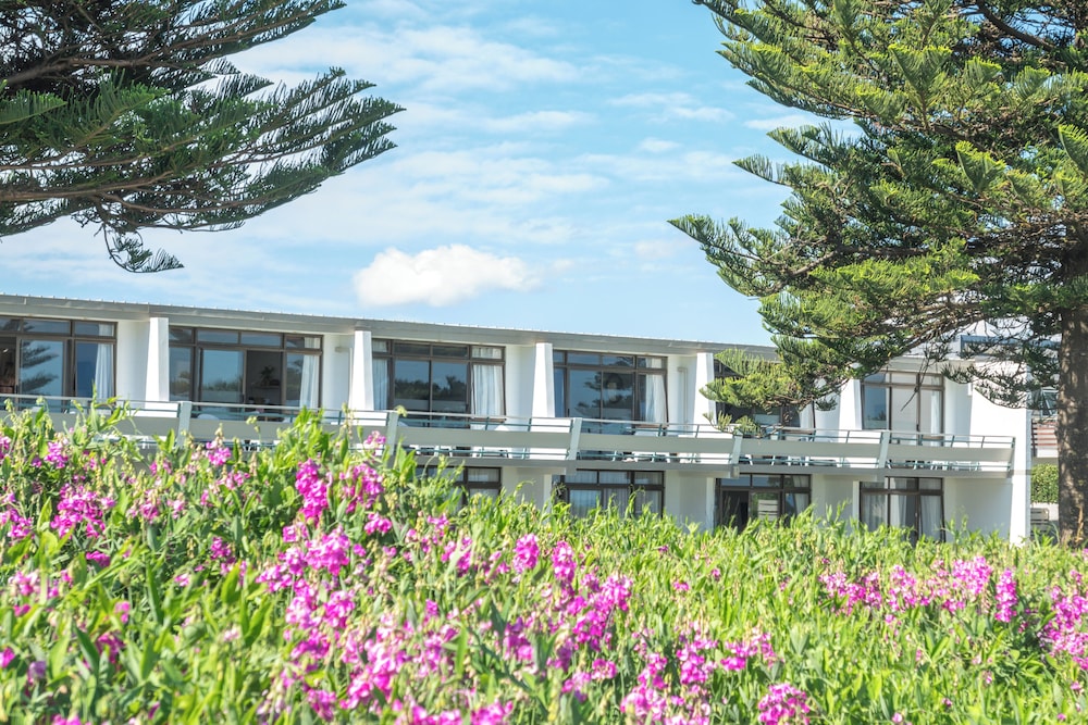 Whispering Sands Motel
