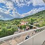 A2- Luxury apt w big Balcony, 4 min Walk to Beach