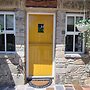 Frontview Cottage - Two Bedroom - Sleeps 6 Guests
