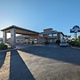 Toppenish Inn and Suites