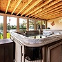Pines Bay Waterfront Cottage With Hot tub