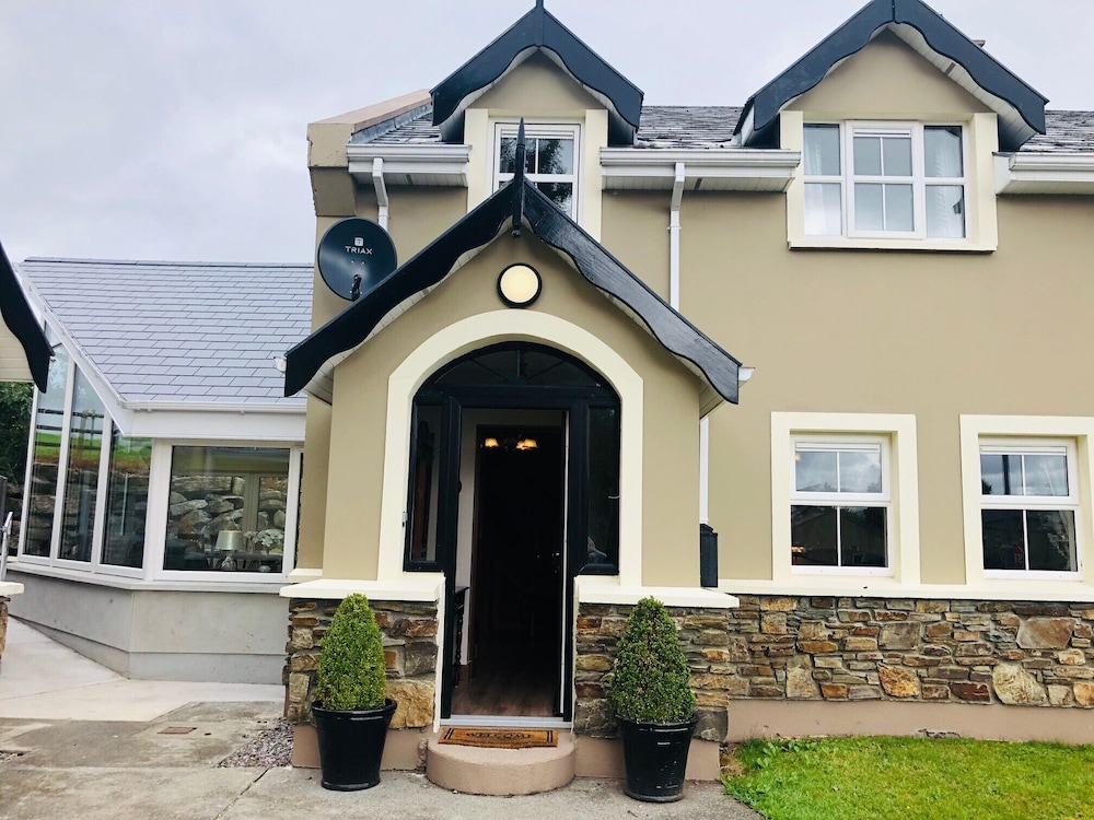 3 Bedroomed House Minutes Walk From Kenmare Town
