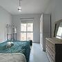 2 Bed Flat - Sleeps 6 - Parking - Wifi