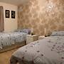 Charming Three Bedroom 5 Double Bed Apt in London