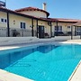 Villa - Private Pool, Free Parking & pet Friendly
