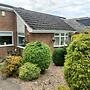 Split Level Bungalow - Sleeps4 - Close to Walks