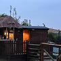 Cute and Cosy Shepard hut With Wood Fuel hot tub