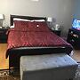 Room in House - Executive Private Room w Bath Near Shopping