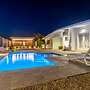 - Large Private Pool With Outdoor Dining - Centrally Located in the Is