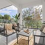 Sanders Triple - Lovely 1-bdr Apt With Balcony