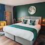 Pinnacle Suites