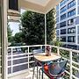 Spacious Flat w Balcony 3 min to Bagdat Ave