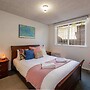 Beautiful 2-bed Unit in St Kilda West w/ Parking