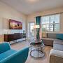 Prime Location-spacious Condo for 8 Guests