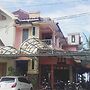 OYO Life 93055 Fathin Hotel
