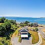 Private Beach Access + Water Views! Sleeps 18, Historic 6bdr Farmhouse