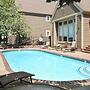 Overland Park Condo, Close to Lakes & Parks!