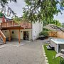 Kenmore Retreat w/ Shared Hot Tub - 1 Mi to Lake!
