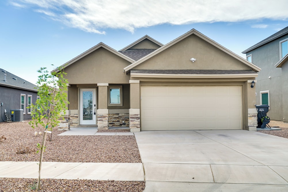 Modern El Paso Getaway w/ Patio & Backyard!