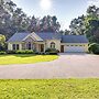 Charming Flushing Cottage w/ Deck + Spacious Yard!