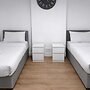 4-bed House in Enfield- Sleeps 8- Private Garden