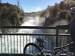 Huka Lodge, Beckons