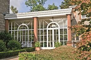 Macdonald Leeming House