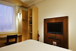 ibis London Luton Airport