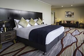 Hilton Cairns
