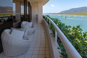 Hilton Cairns