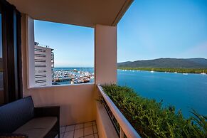 Hilton Cairns