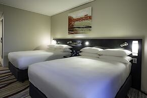 Hilton Cairns