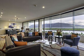Hilton Cairns
