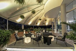 Hilton Cairns