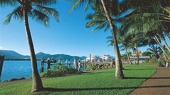 Hilton Cairns