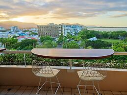 Hilton Cairns