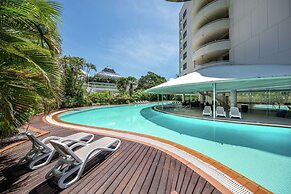 Hilton Cairns