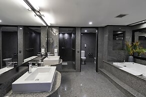 Hilton Cairns