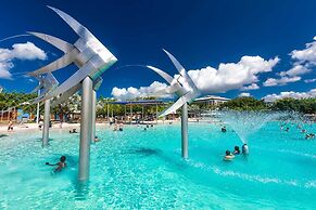 Hilton Cairns