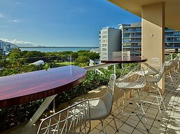 Hilton Cairns