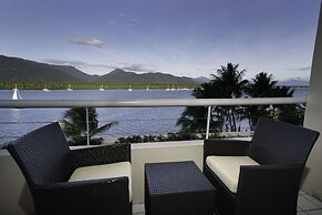 Hilton Cairns