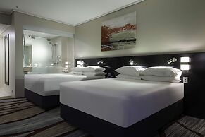 Hilton Cairns