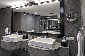 Hilton Cairns